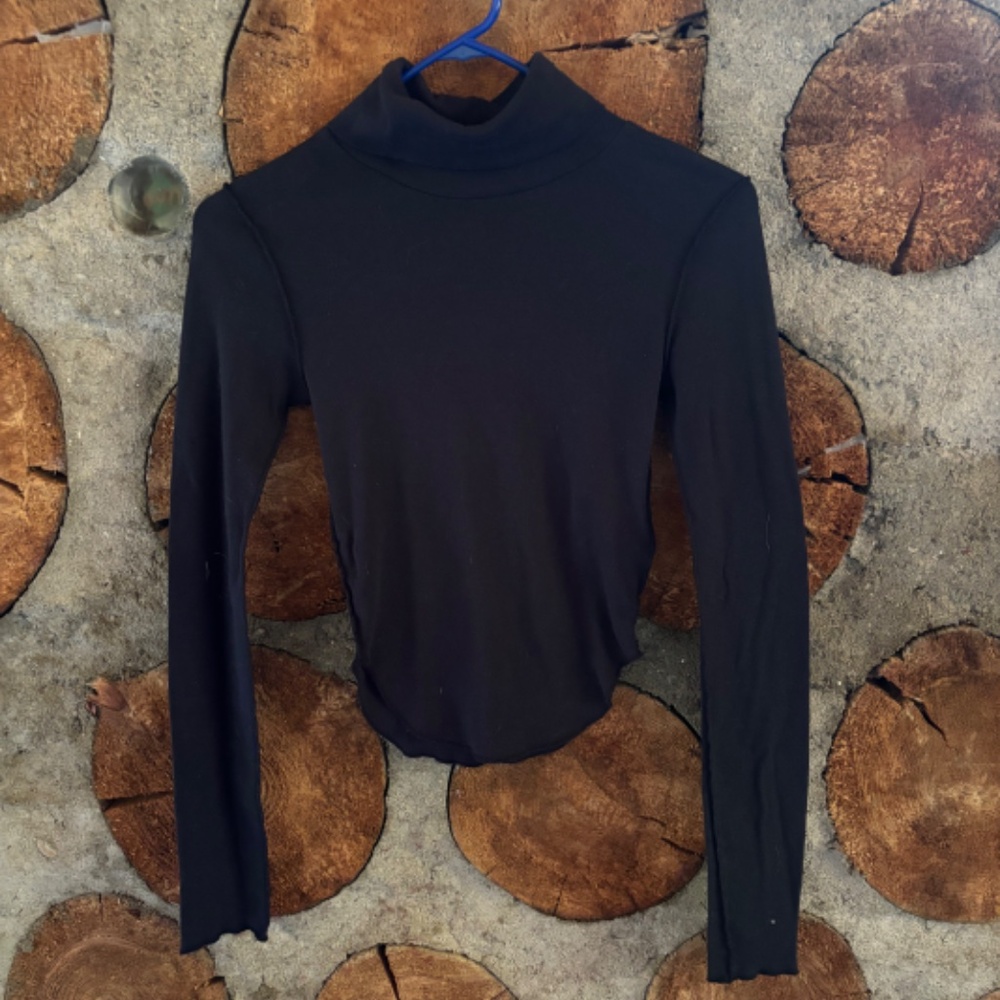Black BDG turtleneck long-sleeve size small